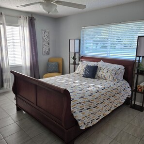 2 bedrooms, iron/ironing board, travel crib, WiFi - Cozy, comfy, quiet entire home in St. Augustine Close to beaches and downtown (St. Augustine)