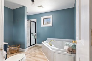 Shower, jetted bath, hair dryer, towels