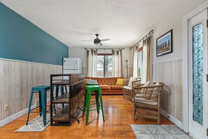 TV, fireplace, DVD player, books