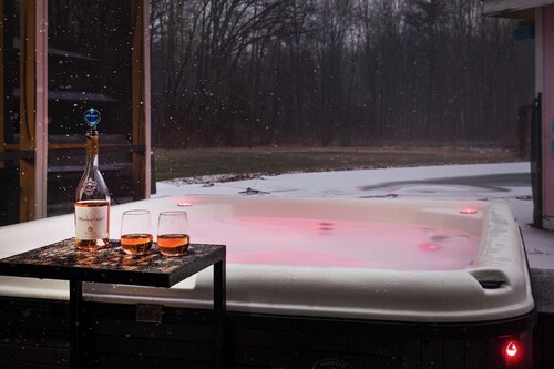 Pool & Pond | Hot Tub | 2 Acres | Pond | Ping Pong