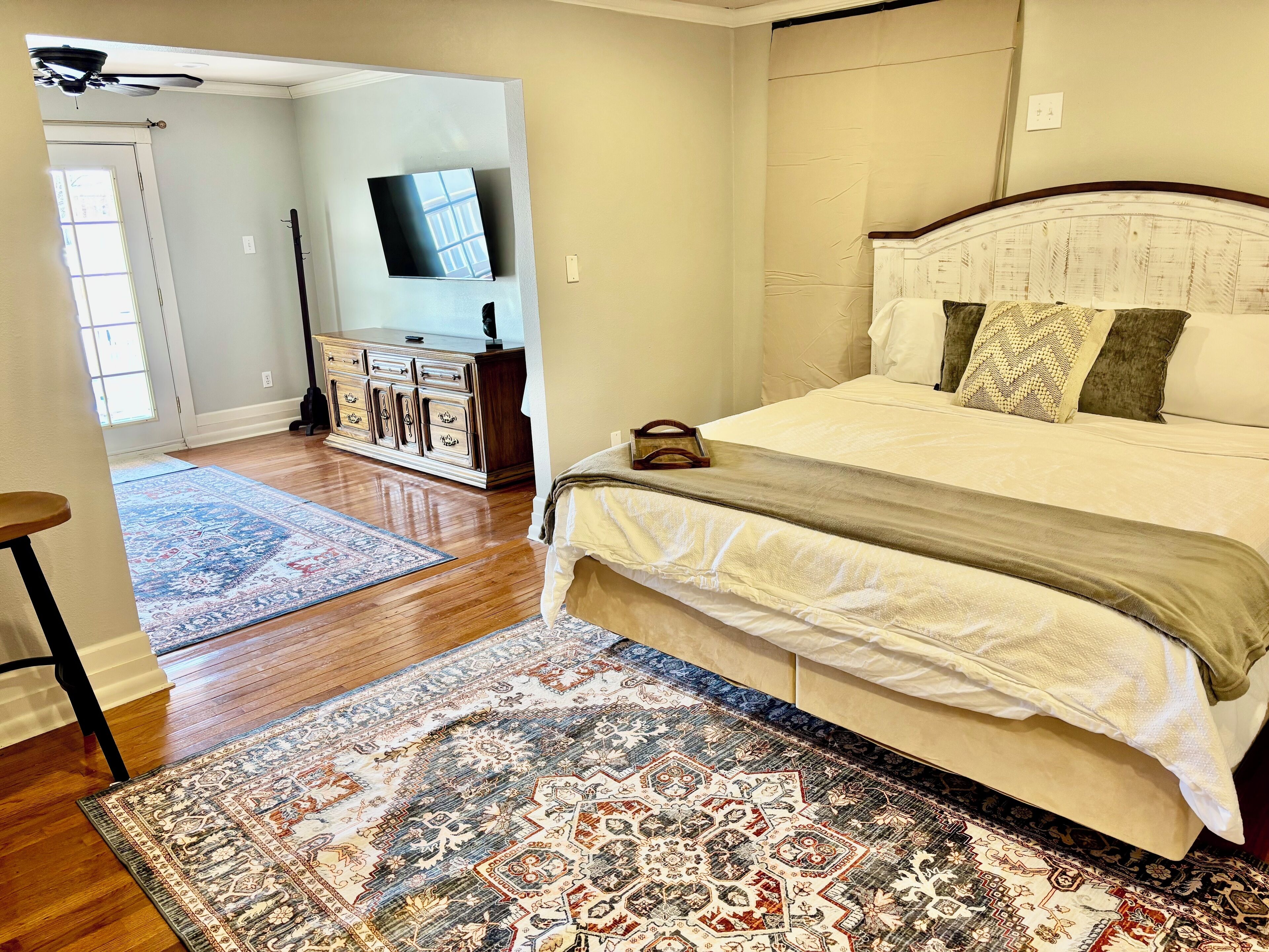 1 dormitorio, tabla de planchar con plancha, wifi y ropa de cama