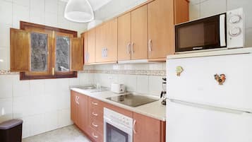 Villa, 2 Bedrooms, Balcony, Garden View | Interior