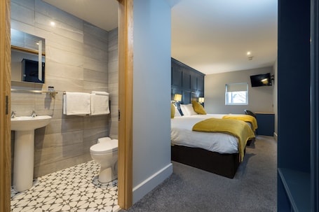 Standard Double or Twin Room | Desk, laptop workspace, blackout curtains, iron/ironing board