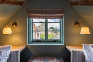 4 bedrooms, WiFi, bed sheets