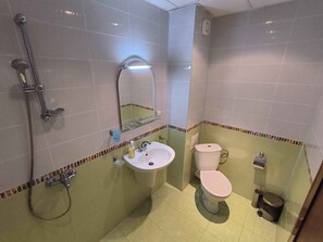 Classic Double Room | Bathroom