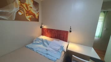 2 dormitoris, planxa i posts de planxar, wifi i roba de llit