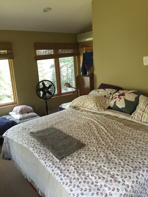 4 bedrooms, WiFi, bed sheets