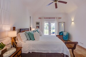 4 bedrooms, iron/ironing board, WiFi, bed sheets