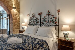1 bedroom, in-room safe, free WiFi, bed sheets