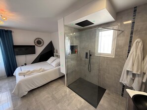 3 Schlafzimmer, Zimmersafe, Schreibtisch, Bügeleisen/Bügelbrett