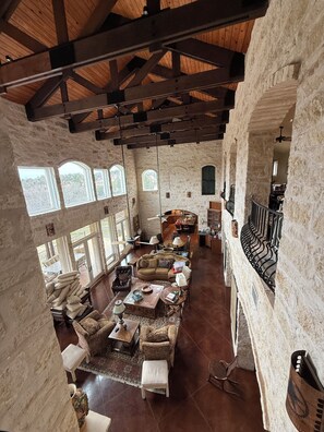 Interior - 4-bedroom estate in charming Lago Vista with AC, WiFi. Relaxation awaits (Lago Vista)