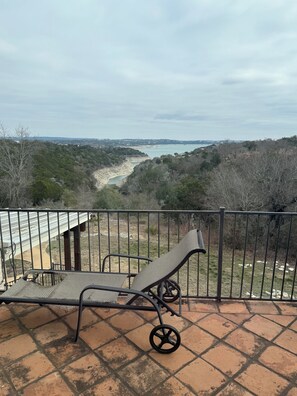 Terrace/patio - 4-bedroom estate in charming Lago Vista with AC, WiFi. Relaxation awaits (Lago Vista)