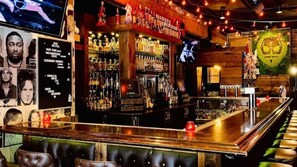 Bar (on property) - Private Home w King Bed, Hot Tub, Parking 1BR/1Bth (San Diego)