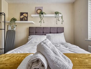 2 bedrooms, iron/ironing board, free WiFi, bed sheets - Pass the Keys | Beautiful 2 Bed *near etihad and coop stadium* (Manchester)