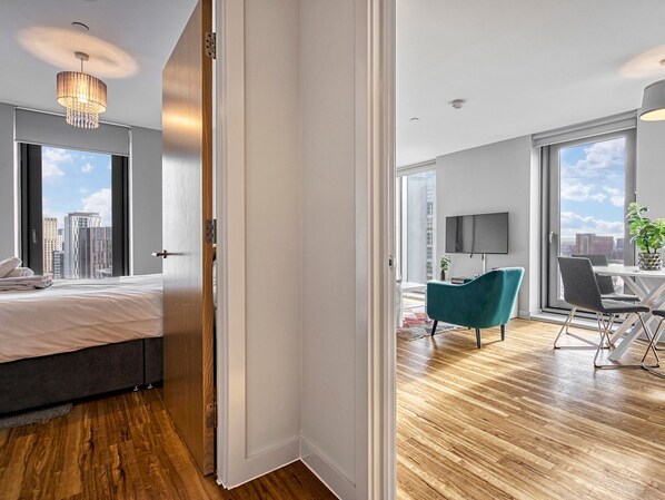 2 bedrooms, iron/ironing board, free WiFi, bed sheets - Modern Bright Apartment Media City | Pass the Keys (Salford)