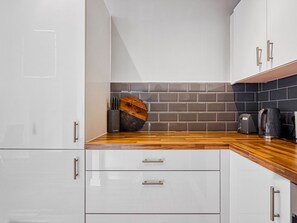 Interior - Modern Bright Apartment Media City | Pass the Keys (Salford)