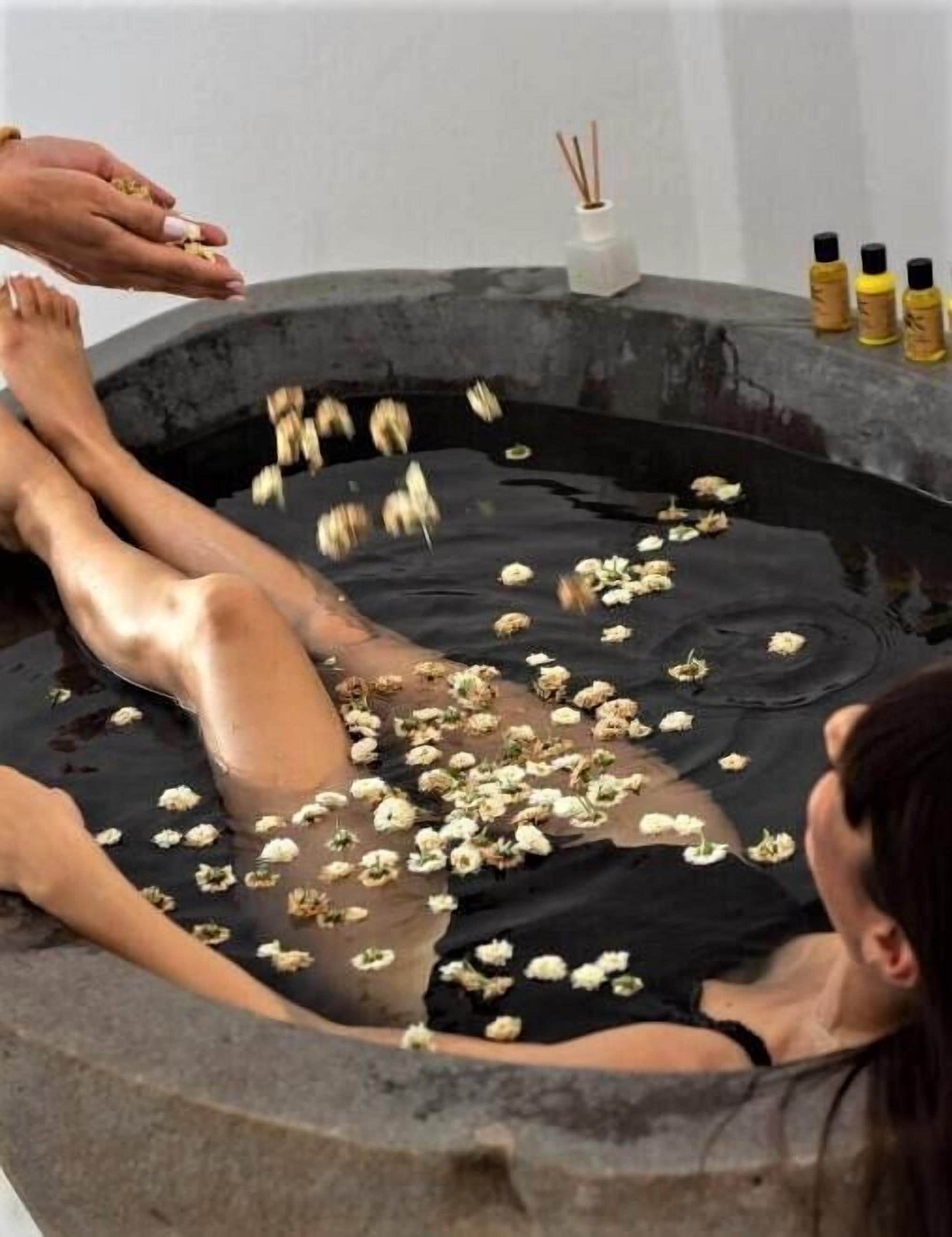 Deluxe suite, uitzicht op tuin | Een kluis op de kamer, een bureau, een laptopwerkplek