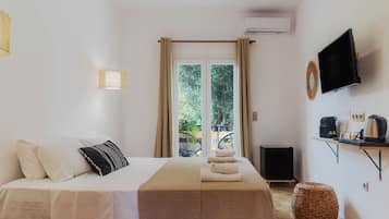 Double Room with Terrace | Caja fuerte, escritorio, espacio para trabajar con un portátil