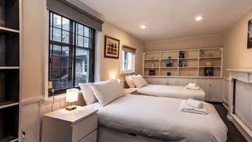 4 bedrooms, iron/ironing board, free WiFi, bed sheets