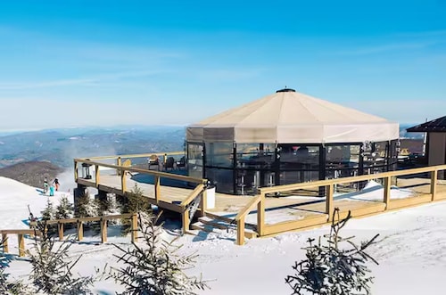 Mountain Views + Walk to Overlook Barn, Slopes, Fred's & White Wolf!