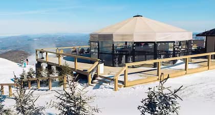 Mountain Views + Walk to Overlook Barn, Slopes, Fred's & White Wolf!