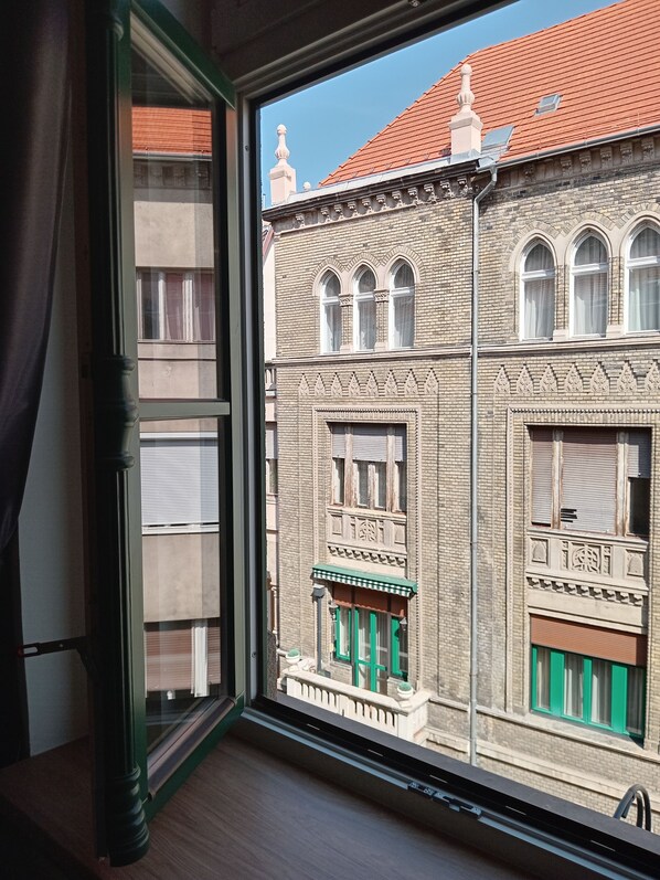 Interior - FREE PARKING, Netflix and A/C by Fishermans Bastion- Castle-Chain bridge (Budapest)