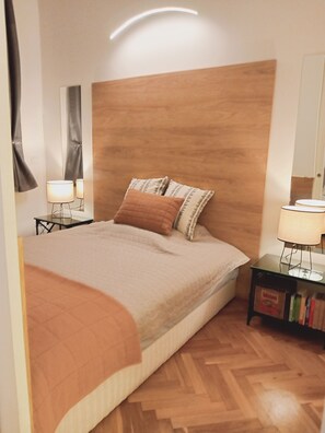 2 bedrooms, desk, iron/ironing board, WiFi