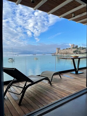 Deluxe-íbúð - sjávarsýn - vísar út að hafi | 1 svefnherbergi, öryggishólf í herbergi, myrkratjöld/-gardínur