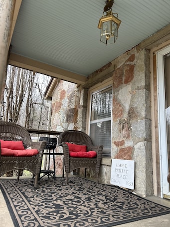 Terrace/patio. Harve Pruitt Stone Cottage on the Little Buffalo