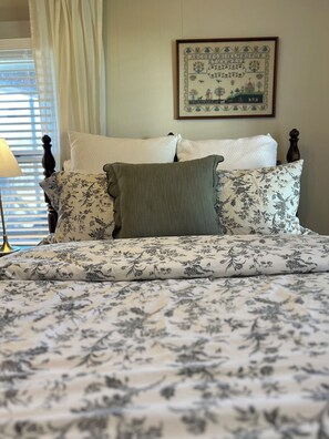 2 bedrooms, travel cot, WiFi, bed sheets - Harve Pruitt Stone Cottage on the Little Buffalo (Jasper)