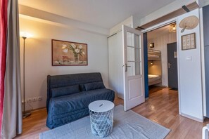 Living area - 200m from resort center, 3rd floor, swimming pool, balcony, tv, ski locker, 24m², Les Orres (Les Orres)