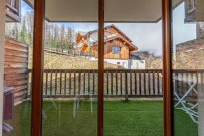Interior - 200m from resort center, 3rd floor, swimming pool, balcony, tv, ski locker, 24m², Les Orres (Les Orres)