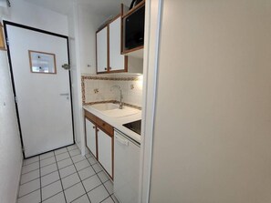 Kjøleskap, mikrobølgeovn og ovn