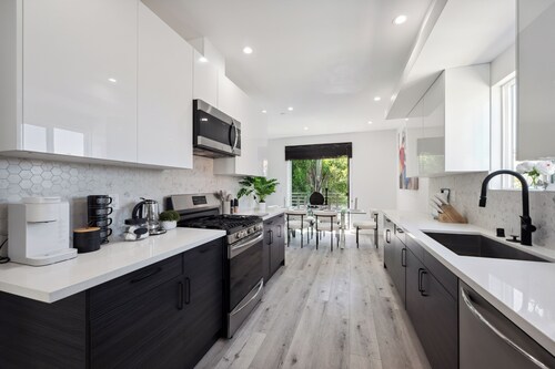 Hollywood Sign view 3BDR Luxury TownHouse