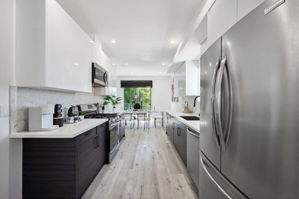 Fridge, microwave, oven, stovetop - Hollywood Sign view 3BDR Luxury TownHouse (Beverly Hills)