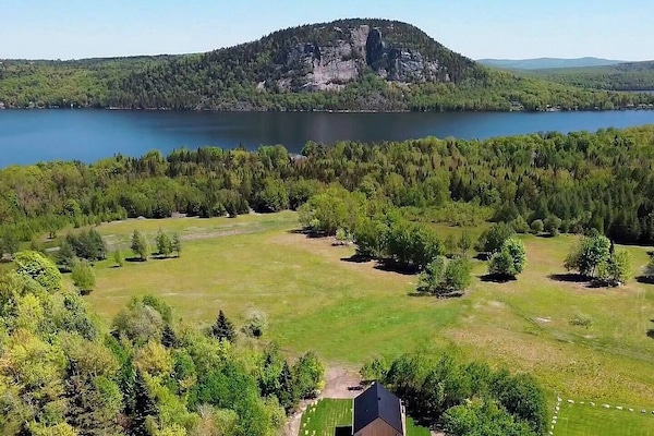 View of the surrounding area and Mount Pinacle