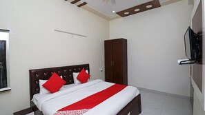 Dobbeltrom – deluxe, byutsikt | Strykejern/-brett og wi-fi (inkludert)