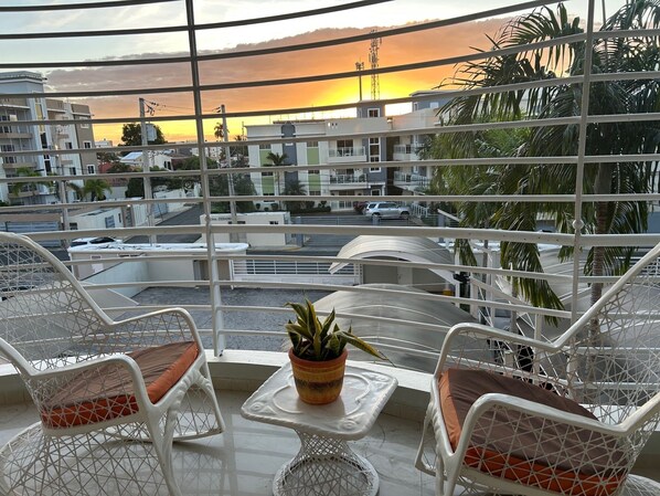 Terrace/patio - Enjoy Serenity, safety in a quiet environment with a lot of amenities to explore (San Francisco de Macoris)