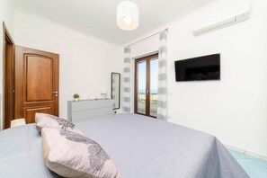 1 slaapkamer, een strijkplank/strijkijzer, wifi, beddengoed