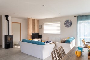 電視、DVD 播放機、音響