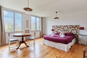 3 chambres, fer et planche à repasser, Wi-Fi gratuit, draps fournis