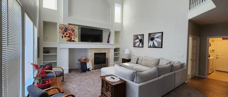 Fernseher, Kamin, Videospiele