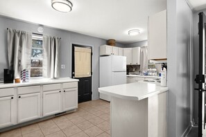 Refrigerador, microondas, horno, placa de cocina