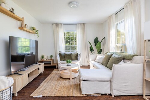 Cozy Duplex w/ King Bed + 2 Full
