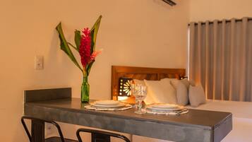 Strygejern/strygebræt, internetforbindelse, sengetøj