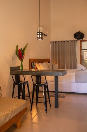 Bügeleisen/Bügelbrett, Internetzugang, Bettwäsche