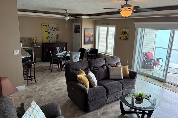 Open concept living room/dining room all with lake view
440-479-4531