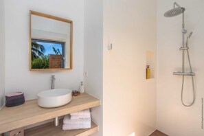 ヘアドライヤー、タオル