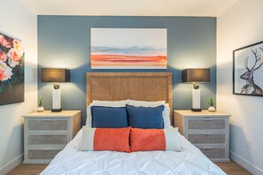 2 bedrooms, desk, iron/ironing board, travel crib - Ground Floor-hot Tub-Fire Pit-Gym & View From Pool (Scottsdale)