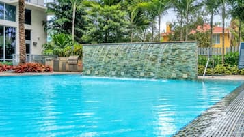 Kolam renang outdoor